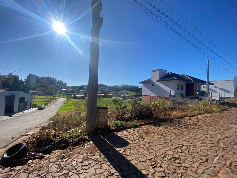 VENDE-SE TERRENO: 1ª foto da galeria de imagens do imóvel