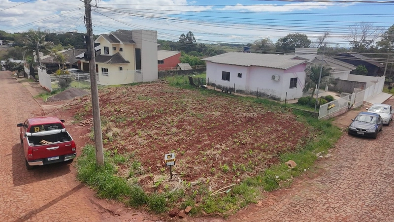 VENDE-SE TERRENO DE ESQUINA