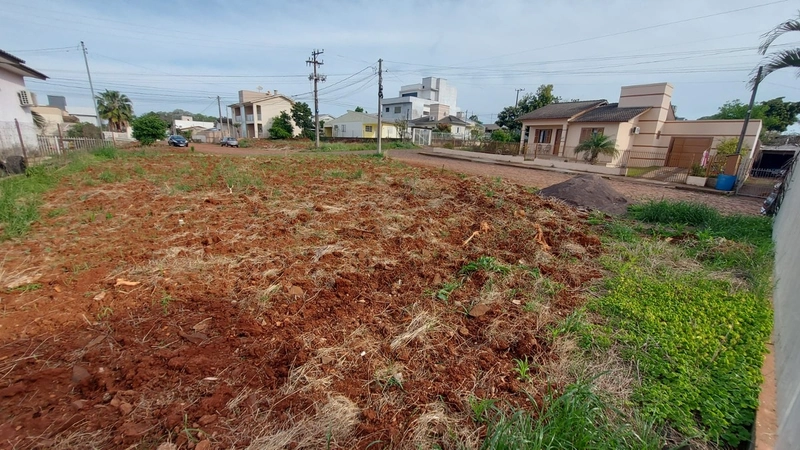 VENDE-SE TERRENO DE ESQUINA: 4ª foto da galeria de imagens do imóvel