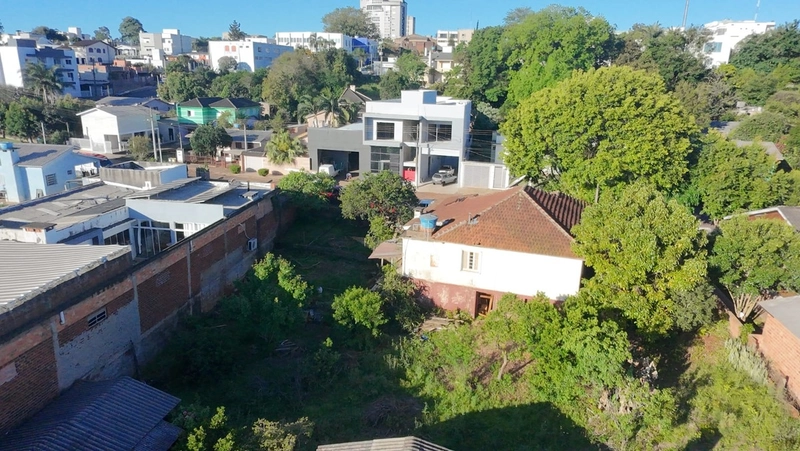 VENDE-SE TERRENO NO CENTRO: 6ª foto da galeria de imagens do imóvel