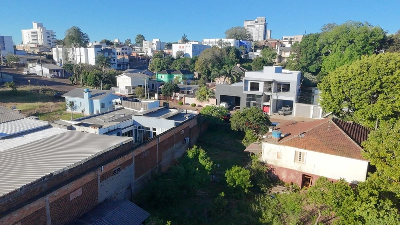 VENDE-SE TERRENO NO CENTRO: 4ª foto da galeria de imagens do imóvel