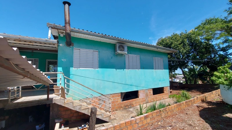 VENDE-SE CASA NO CENTRO DE SEBERI!