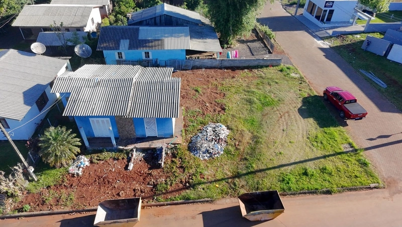 VENDE-SE CASA EM PROCESSO DE REFORMA