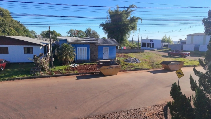 VENDE-SE CASA EM PROCESSO DE REFORMA: 4ª foto da galeria de imagens do imóvel