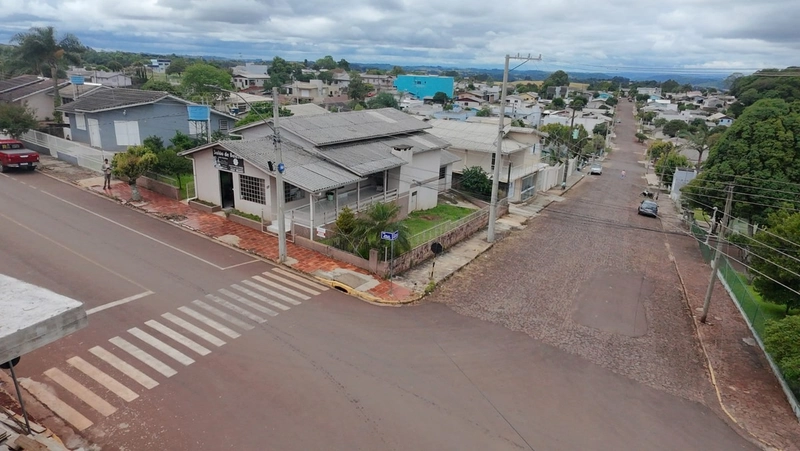 VENDE-SE CASA DE ESQUINA!!