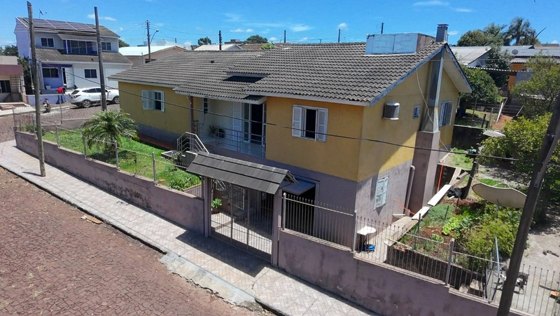 VENDE-SE CASA NO BAIRRO CENTRO