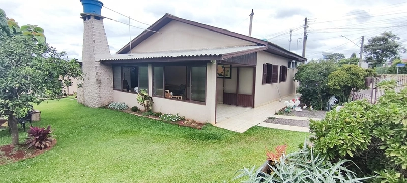 CASA DE ESQUINA | ESPAÇO E CONFORTO PARA SUA FAMÍLIA: 2ª foto da galeria de imagens do imóvel