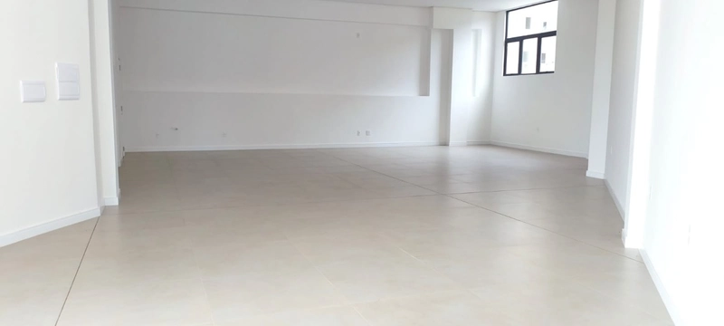 VENDE-SE SALA COMERCIAL