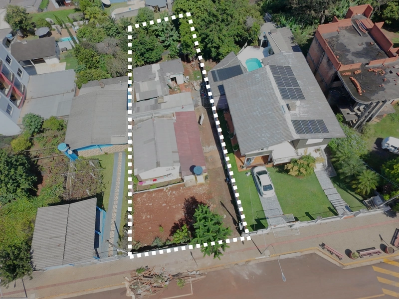 TERRENO LOCALIZADO NO CORAÇÃO DA CIDADE: 2ª foto da galeria de imagens do imóvel