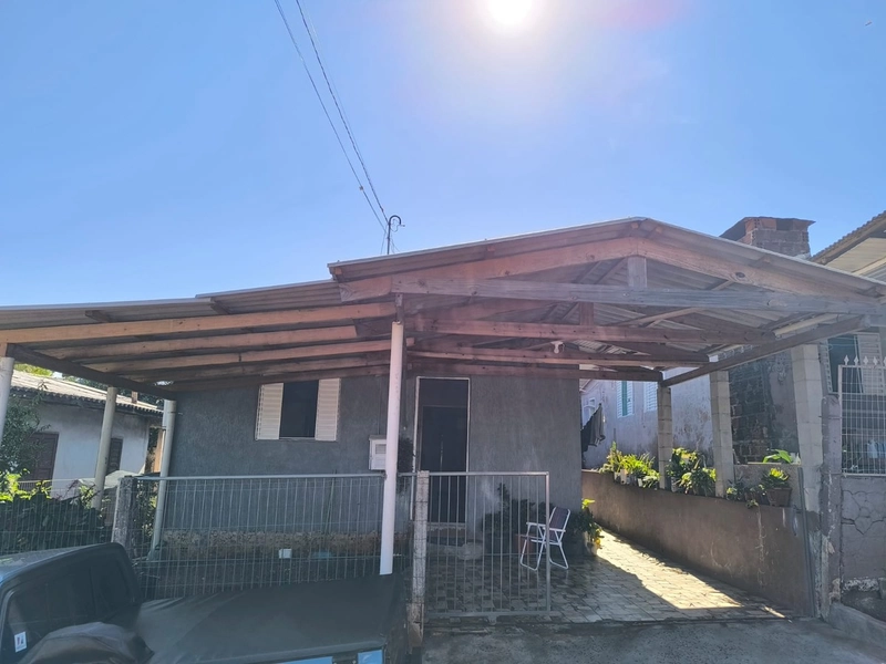 Casa à venda próxima ao centro: 1ª foto da galeria de imagens do imóvel