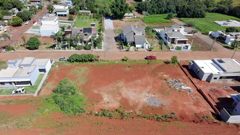 VENDE-SE AMPLO TERRENO: 3ª foto da galeria de imagens do imóvel