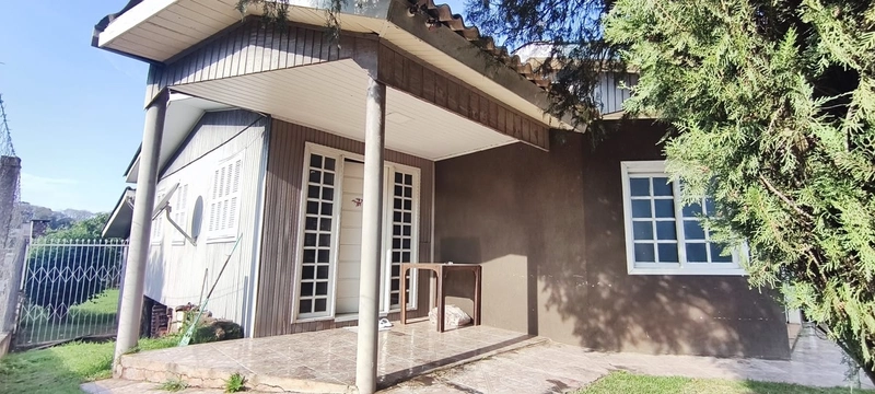 VENDE-SE CASA