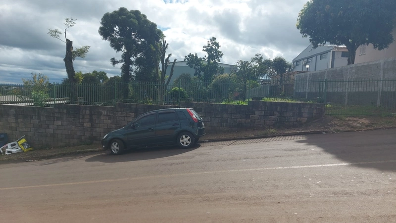 VENDE-SE TERRENO: 2ª foto da galeria de imagens do imóvel