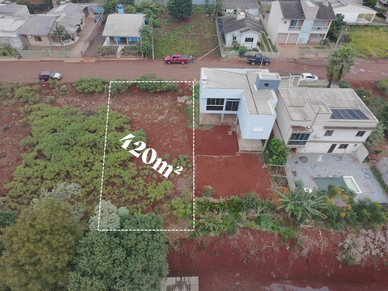 VENDE-SE TERRENO COM 420M² DE ÁREA TOTAL!