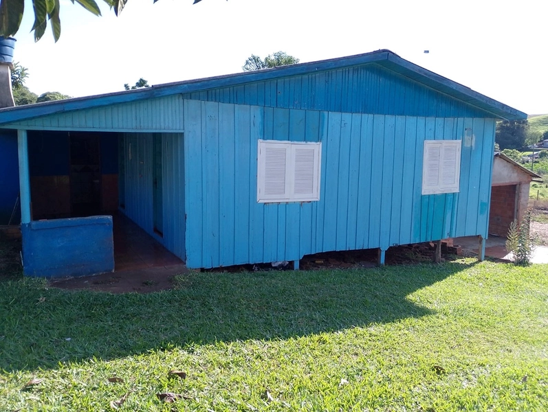 ALUGA-SE CASA DE MADEIRA: 1ª foto da galeria de imagens do imóvel