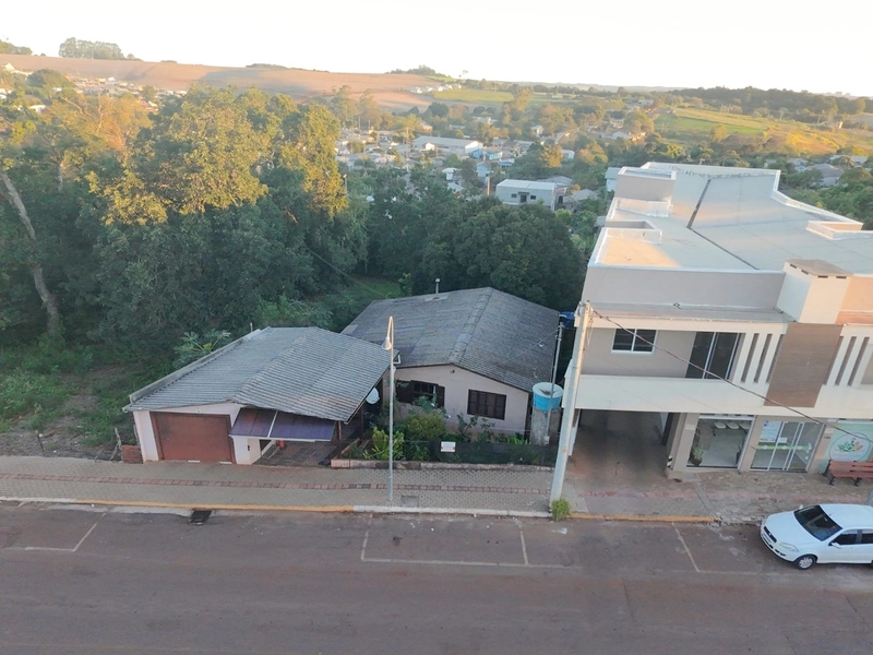 VENDE-SE CASA COM ÓTIMA LOCALIZAÇÃO!: 9ª foto da galeria de imagens do imóvel