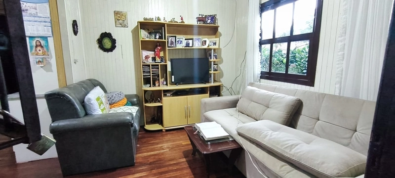 VENDE-SE CASA COM ÓTIMA LOCALIZAÇÃO!: 2ª foto da galeria de imagens do imóvel