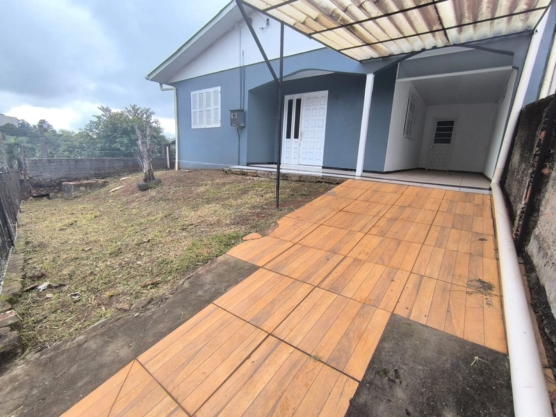 VENDE-SE CASA COM ÓTIMA LOCALIZAÇÃO: 1ª foto da galeria de imagens do imóvel