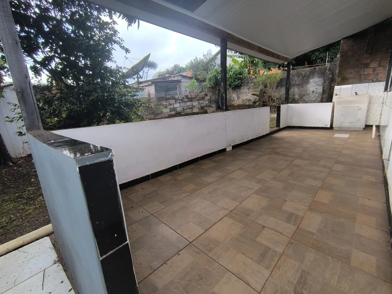 VENDE-SE CASA COM ÓTIMA LOCALIZAÇÃO: 2ª foto da galeria de imagens do imóvel