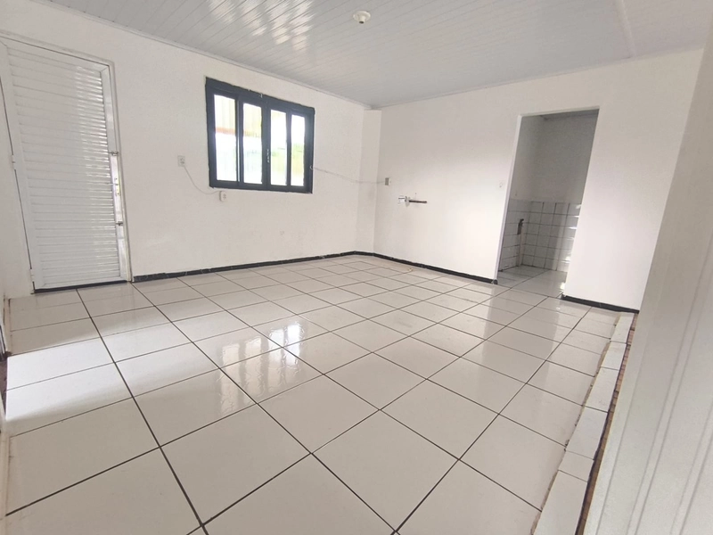 VENDE-SE CASA COM ÓTIMA LOCALIZAÇÃO: 4ª foto da galeria de imagens do imóvel