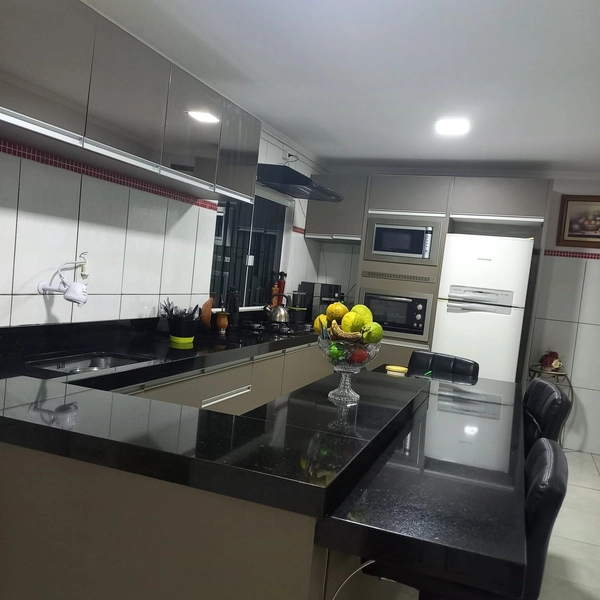 VENDE-SE EDIFICAÇÃO COM 8 APARTAMENTOS: 2ª foto da galeria de imagens do imóvel