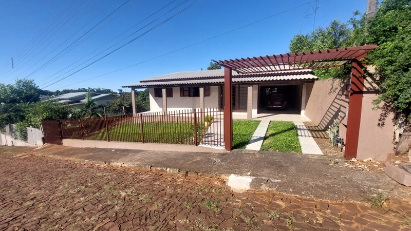 Linda Casa à Venda - 3 Dormitórios