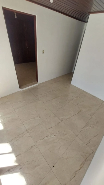 Linda Casa à Venda - 3 Dormitórios: 6ª foto da galeria de imagens do imóvel