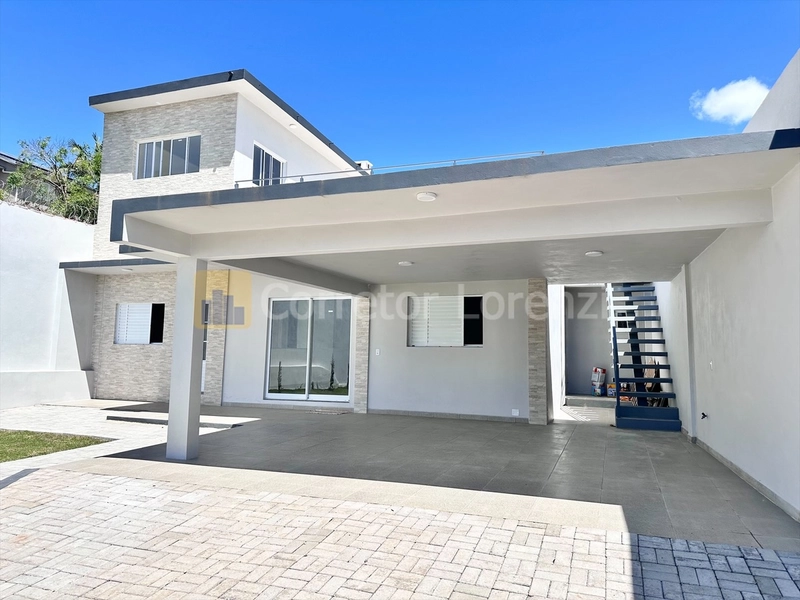 Casa com amplo pátio a venda no bairro Primavera: 1ª foto da galeria de imagens do imóvel