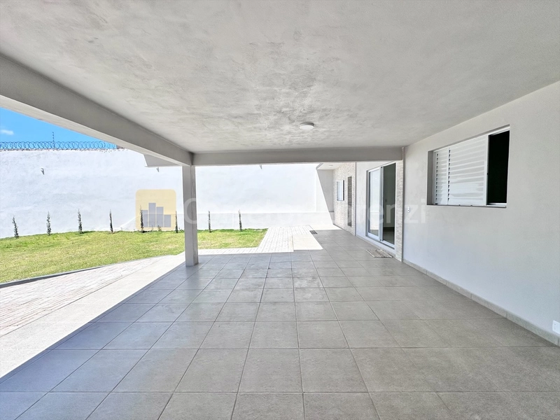 Casa com amplo pátio a venda no bairro Primavera: 3ª foto da galeria de imagens do imóvel