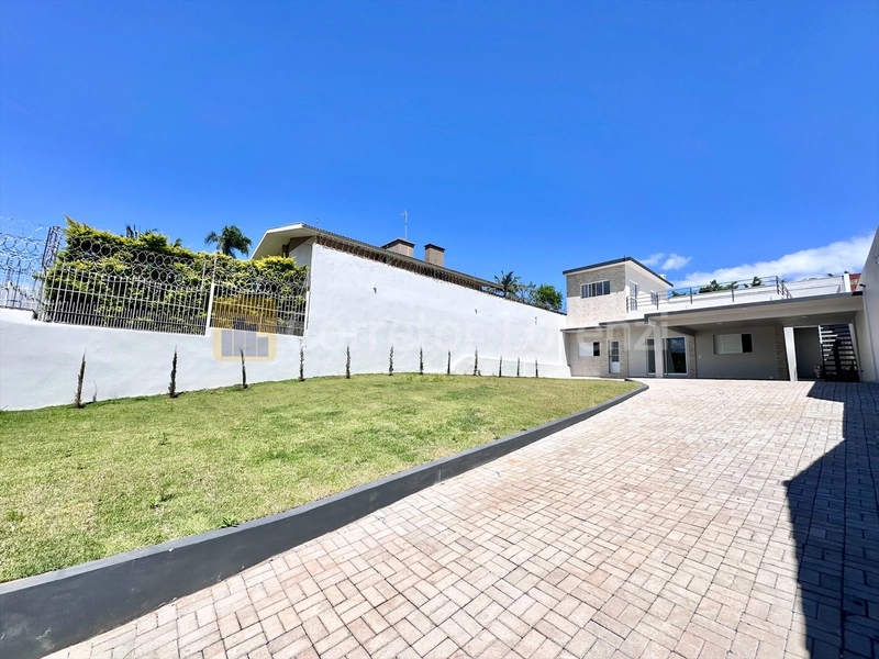 Casa com amplo pátio a venda no bairro Primavera: 2ª foto da galeria de imagens do imóvel