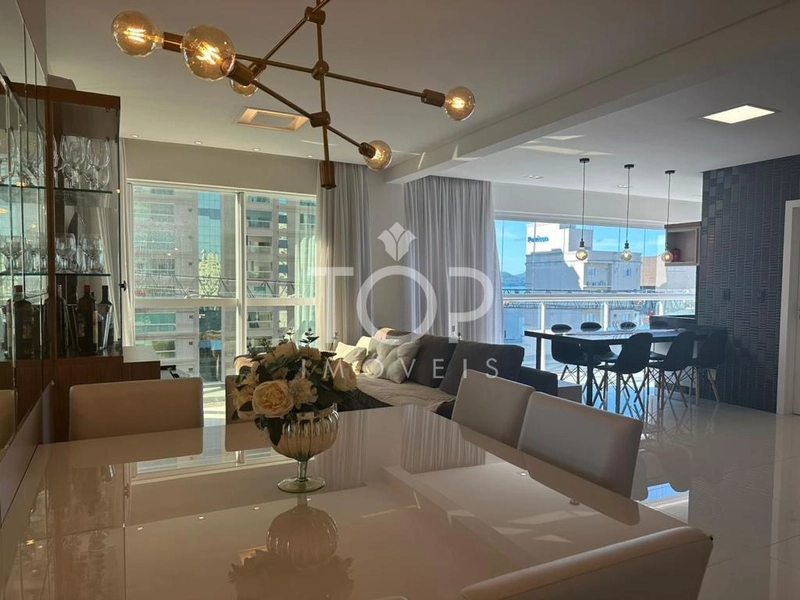 LINDO APARTAMENTO MEIA PRAIA, QUADRA DO MAR!: 17ª foto da galeria de imagens do imóvel