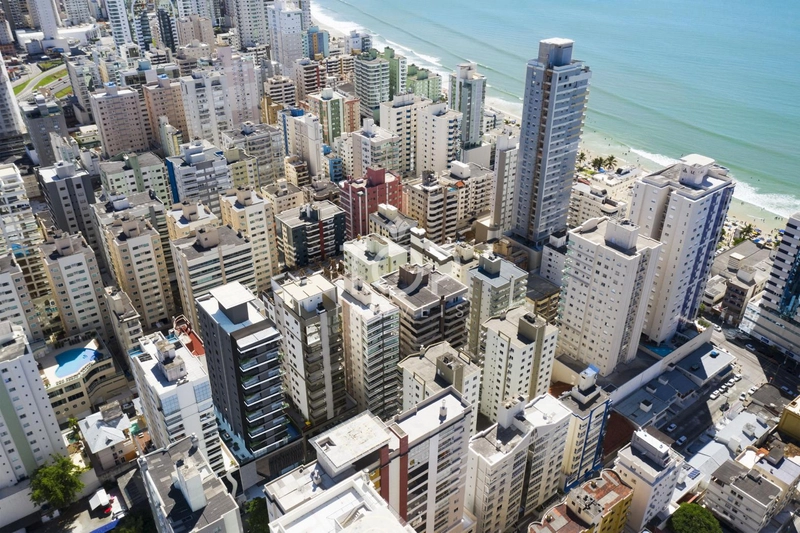 NO CORAÇÃO DA MEIA PRAIA: 16ª foto da galeria de imagens do imóvel