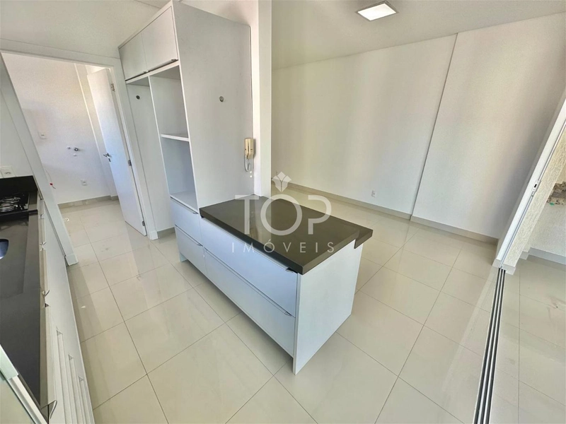 APARTAMENTO DE FRENTE PARA AVENIDA - MEIA PRAIA: 7ª foto da galeria de imagens do imóvel