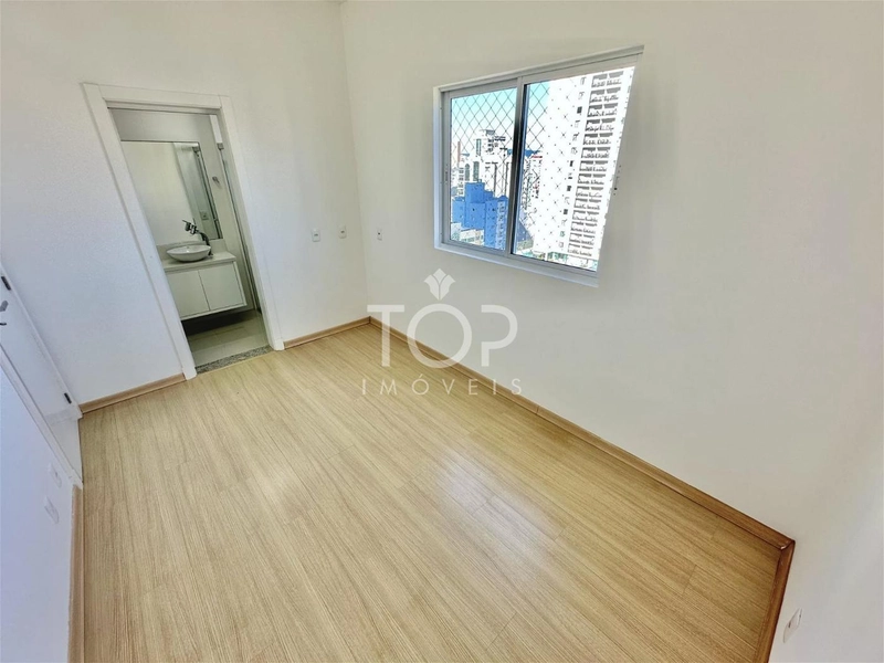 APARTAMENTO DE FRENTE PARA AVENIDA - MEIA PRAIA: 12ª foto da galeria de imagens do imóvel