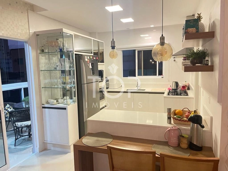 APARTAMENTO FINAMENTE MOBILIADO MEIA PRAIA!: 9ª foto da galeria de imagens do imóvel