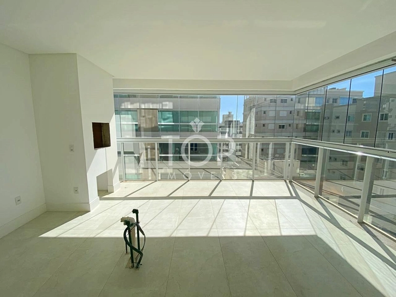 APARTAMENTO PRONTO QUADRA MAR EM MEIA PRAIA: 1ª foto da galeria de imagens do imóvel