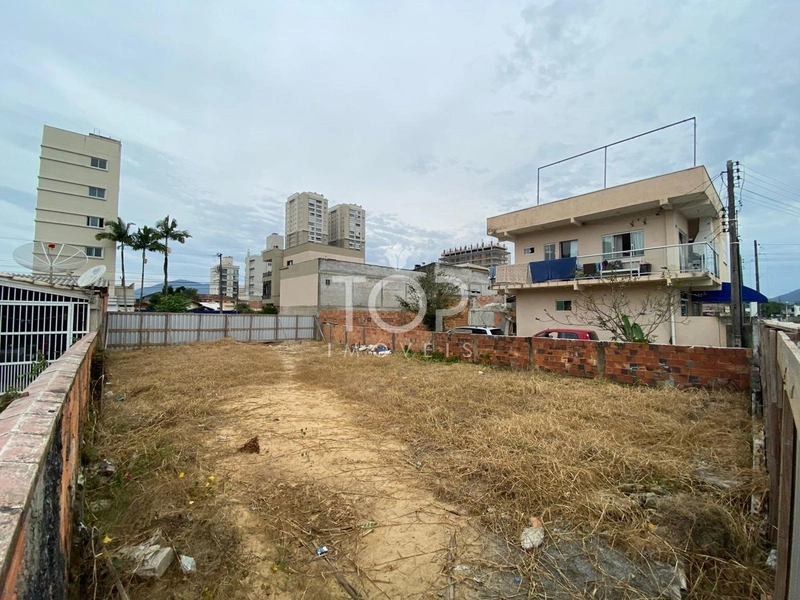 TERRENO EM MEIA PRAIA: 1ª foto da galeria de imagens do imóvel