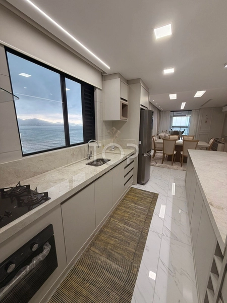 MOBILIADO COM VISTA PARA O MAR EM MEIA PRAIA: 57ª foto da galeria de imagens do imóvel