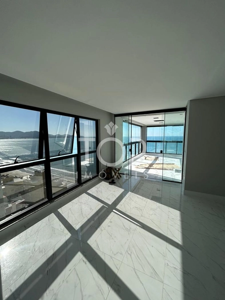 AMPLO APARTAMENTO COM INCRÍVEL VISTA MAR: 3ª foto da galeria de imagens do imóvel