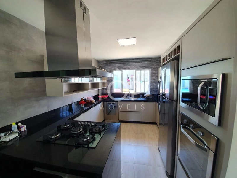 CASA EM BOMBINHAS - SC: 5ª foto da galeria de imagens do imóvel