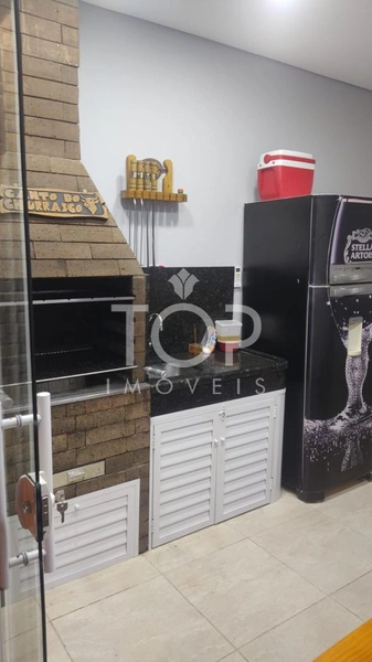 CASA EM BOMBINHAS - SC: 7ª foto da galeria de imagens do imóvel