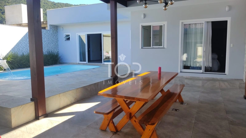 CASA EM BOMBINHAS - SC: 13ª foto da galeria de imagens do imóvel