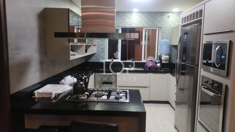 CASA EM BOMBINHAS - SC: 14ª foto da galeria de imagens do imóvel