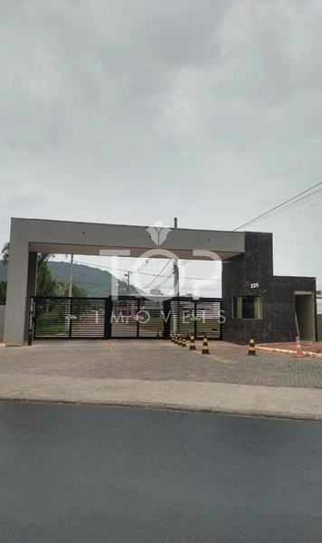 CASA EM BOMBINHAS - SC: 24ª foto da galeria de imagens do imóvel