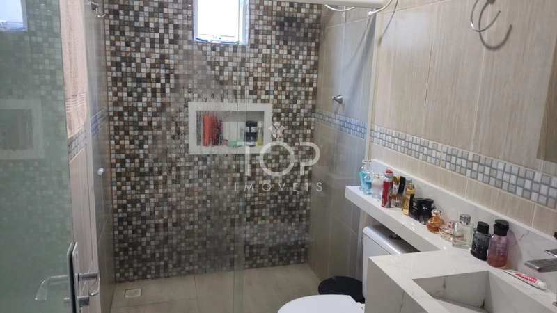 CASA EM BOMBINHAS - SC: 2ª foto da galeria de imagens do imóvel