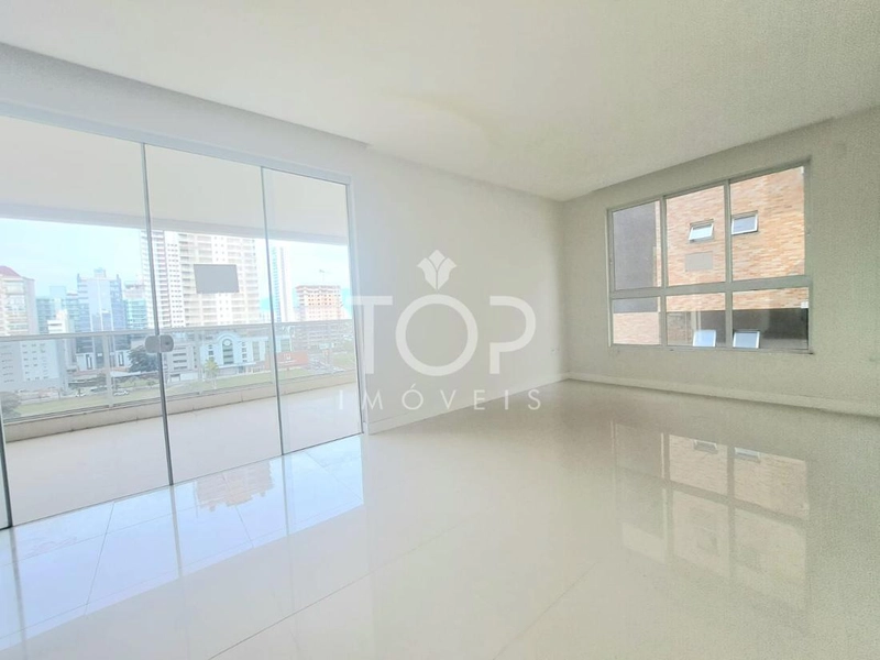 LINDO APARTAMENTO QUADRA MAR EM MEIA PRAIA!: 5ª foto da galeria de imagens do imóvel