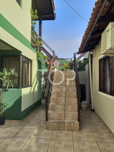 RESIDENCIAL COM 5 KITNETES - BOMBINHAS SC: 3ª foto da galeria de imagens do imóvel