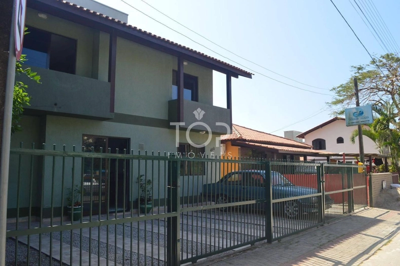 RESIDENCIAL COM 5 KITNETES - BOMBINHAS SC: 2ª foto da galeria de imagens do imóvel