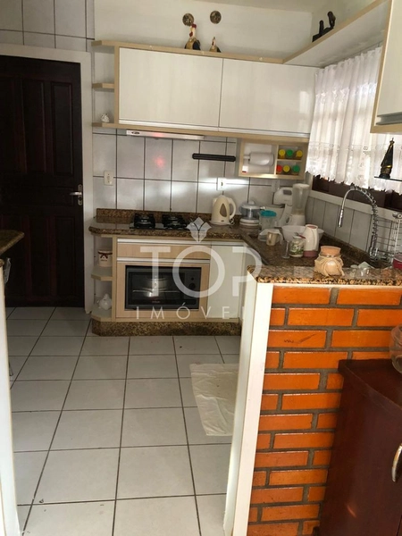 RESIDENCIAL COM 5 KITNETES - BOMBINHAS SC: 4ª foto da galeria de imagens do imóvel