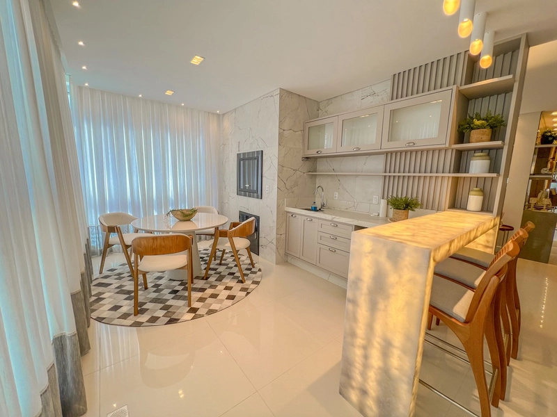 ÓTIMO APARTAMENTO NA QUADRA DO MAR!: 1ª foto da galeria de imagens do imóvel
